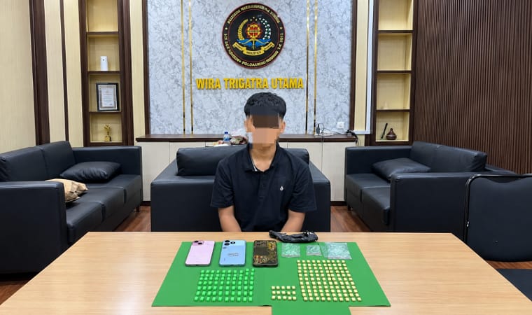 Pemuda 19 Tahun Ditangkap Polisi Saat Transaksi 207 Pil Ekstasi di Pekanbaru