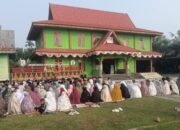 Lahan Mengering, Warga Teluk Meranti Kompak Gelar Sholat Istisqa