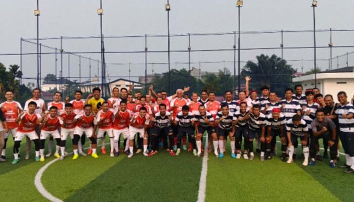 Seru! Presiden PKS AMY Adu Skill dengan PWI Riau, Laga Mini Soccer Berakhir 4-4