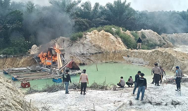 525 Rakit PETI Dimusnahkan, Polda Riau Perkuat Perang Melawan Tambang Ilegal di Kuansing