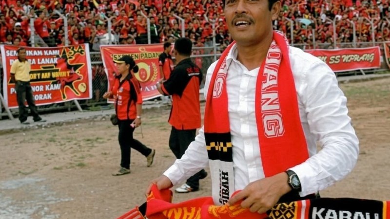 Coach Nil Maizar