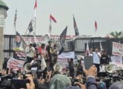 Andre Rosiade Temui Massa AMPB di Depan DPR, Bicara Target RUU Perampasan Aset