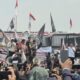 Foto: Andre Rosiade dkk naik mobil komando temui massa AMPB (Kurniawan/detikcom)