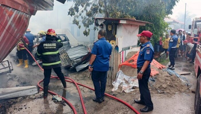 Kebakaran Hanguskan Rumah Sekaligus Toko PMD di Padang, Kerugian Ditaksir Rp750 Juta