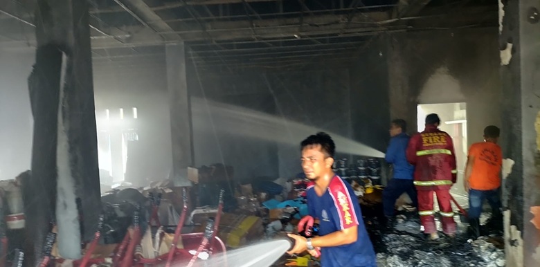 Ruko Bangunan di Katapiang Terbakar, Kerugian Ditaksir Rp900 Juta