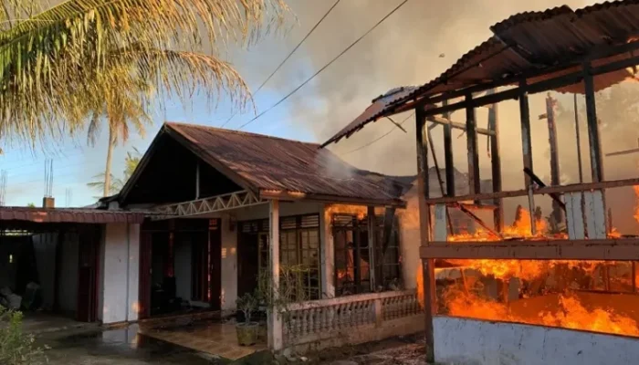 Kebakaran Hanguskan 2 Rumah di Padang, 3 KK Terdampak