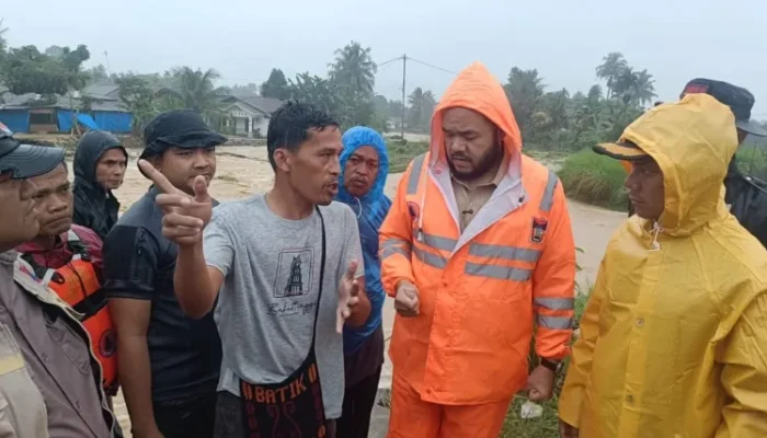 Banjir Landa Lima Kecamatan di Padang, Fadly Amran Kerahkan Seluruh OPD Siaga