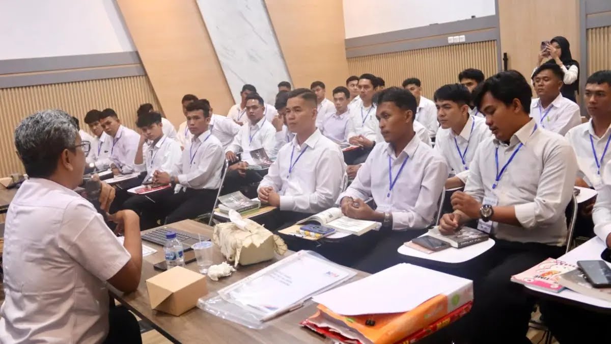 KAI Sumbar membekali 37 PJL baru sebelum menjalani sertifikasi dan ditempatkan di sejumlah wilayah kerja. (ist)