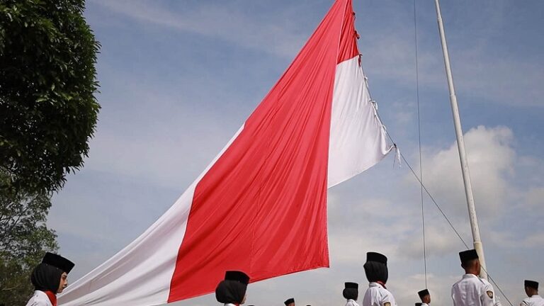 Merah Putih Berkibar di Puncak Gunuang Kasumbo, Tradisi HUT RI yang Digelar ke-12