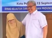 Ketua DPRD Sumbar Salurkan Bantuan Benih dan Pakan Ikan Kerapu di Teluk Buo