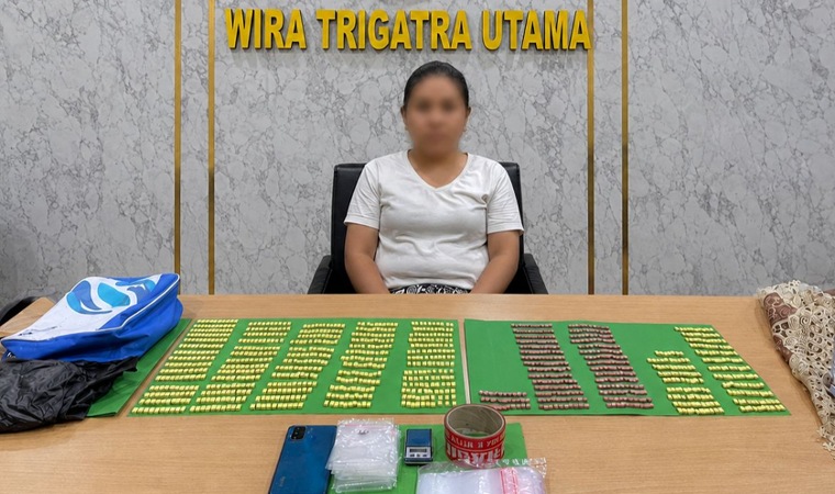 Perempuan 27 Tahun Ditangkap di Pekanbaru, Polisi Sita 1.226 Butir Ekstasi