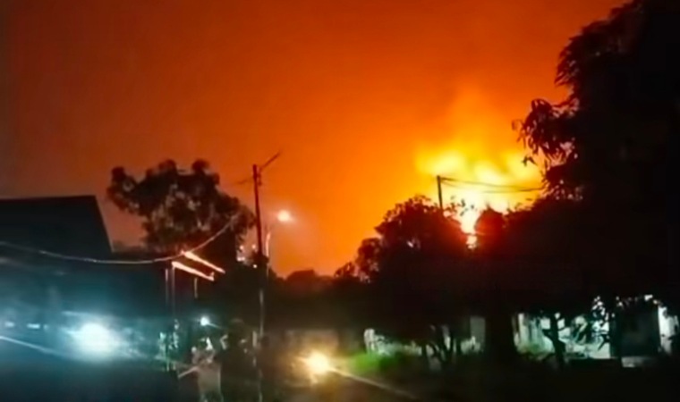 Warga Dumai Dikejutkan Dentuman dari Kilang Pertamina, Cahaya Merah Terlihat di Langit