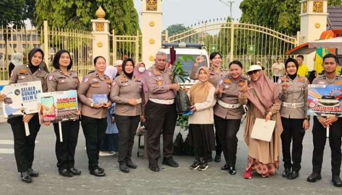 Kembali Kampanye di CFD Pekanbaru, Polantas Bagikan Helm dan Bibit Tanaman Gratis