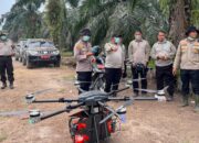 Polda Riau Kerahkan Drone Pemadam Api Tangani Karhutla di Siak