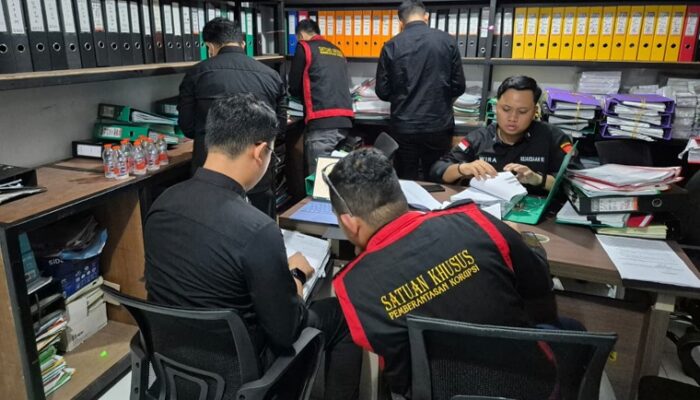 Usai Periksa 13 Saksi, Kejari Meranti Geledah Kantor Bupati Terkait Dugaan Korupsi BBM