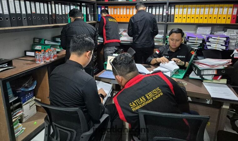 Usai Periksa 13 Saksi, Kejari Meranti Geledah Kantor Bupati Terkait Dugaan Korupsi BBM