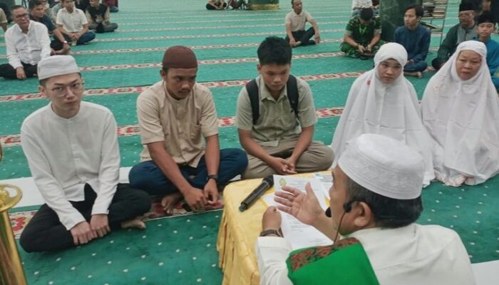 Tangis Haru Warnai 5 Orang Mengucapkan Syahadat di Pekanbaru