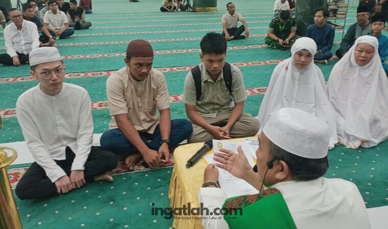 Tangis Haru Warnai 5 Orang Mengucapkan Syahadat di Pekanbaru