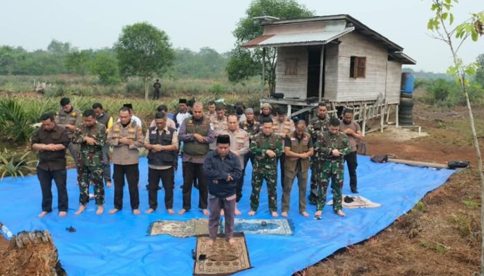 Karhutla Masih Meluas, Kapolda Riau dan Pangdam Salat Istisqa di Inhu