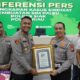 Ungkap Sindikat SIM Palsu, Dirlantas Polda Riau Beri Penghargaan Tiga Pejabat Polres Siak