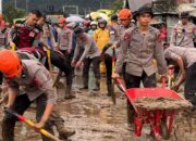 Pasca-Banjir Bandang Solok, Tim Gabungan Bersihkan Material dan Cari Korban