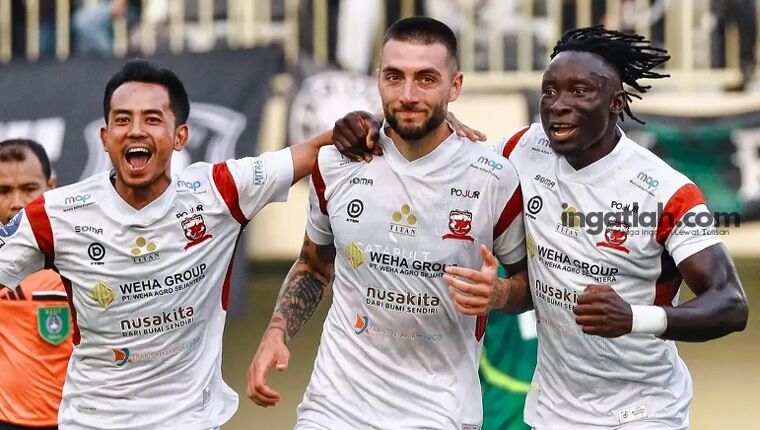 Start Sempurna Madura United Bikin Jersey Baru Laris Diburu Suporter