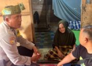 Bhabinkamtibmas Polsek Batu Hampar Rohil Antar Bantuan ke Warga Lansia