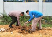 Bukan Sekadar Tanam Pohon, Polsek Bukit Raya Edukasi Pelajar Jaga Lingkungan