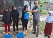 Polsek Payung Sekaki dan BLB Bagikan Sembako untuk Warga Kurang Mampu