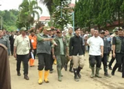 Wapres Gibran Tinjau Infrastruktur Terdampak Banjir Bandang di Solok