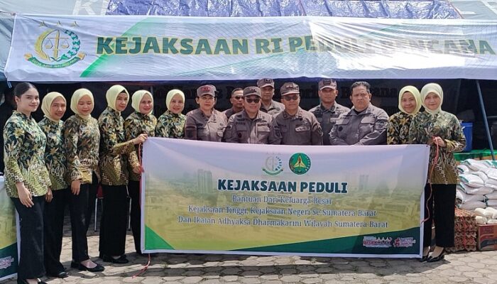Kajati Sumbar Turun ke Arosuka, Bawa 1,5 Ton Beras untuk Korban Galodo