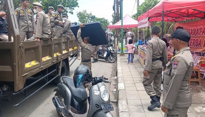 Gunakan Trotoar untuk Berjualan, Sejumlah PKL di Padang Ditertibkan