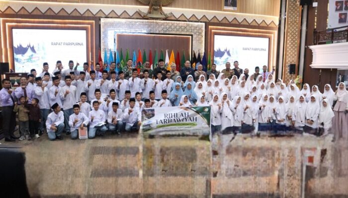 Belajar Jadi Pemimpin, 82 Santri PPM Diniyyah Kunjungi Lingkungan Pemerintahan Sumbar