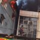 Viral! Ibu Gendong Anak Nekat Melompat dari Ruko yang Terbakar di Jakarta Timur