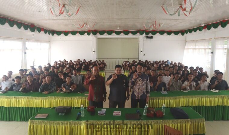 Tim Hello Beasiswa Sambangi Diniyyah Pasia, Santri Kenali Peluang Kuliah Internasional