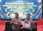 Sempat Buang Sabu 1 Kg Kemasan Teh Cina saat Kabur, Petani di Kampar Diciduk Polisi, 2 Buron