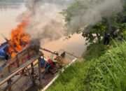 Polsek Cerenti Tindak PETI, Satu Rakit Tambang Ilegal Dibakar