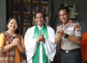 Momen Hangat Wakapolda Riau Berbaur dengan Jemaat Immanuel Pekanbaru