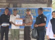 Humas Polres Kampar Turun Langsung ke Rumah Warga, 10 Keluarga Kurang Mampu Terima Sembako