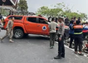 Truk Pengangkut Cabai Masuk Jurang di Padang Panjang, Sopir Terjepit